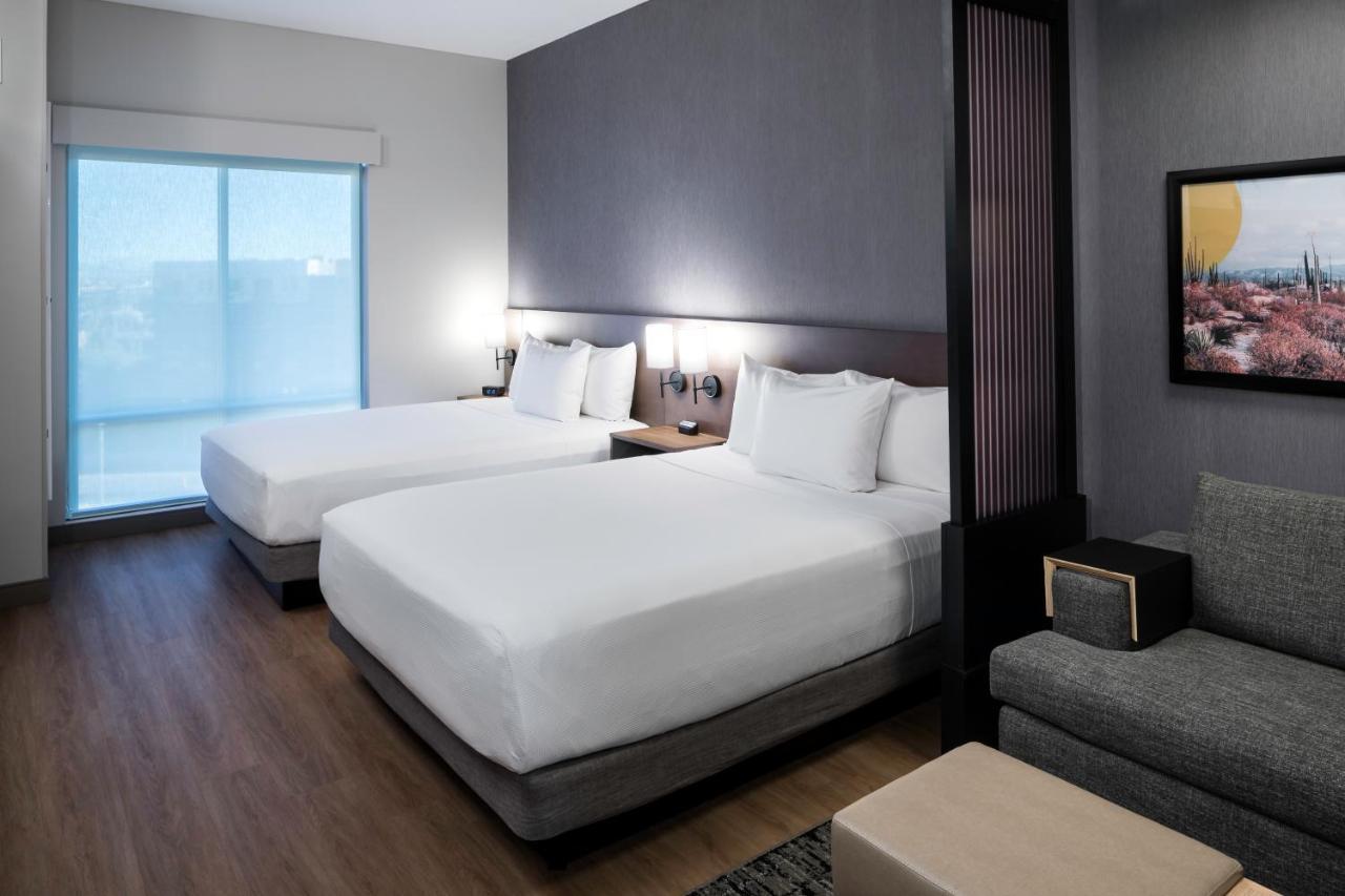 Queen Room Two Queen Beds Sofa Bed High Floor,1078362343:JPEG