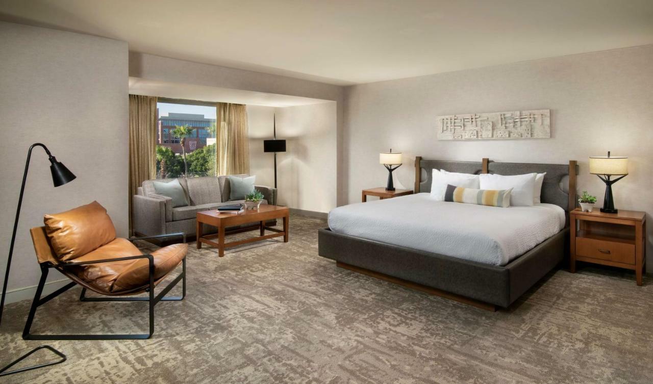 Deluxe King Room,1709836807:JPEG